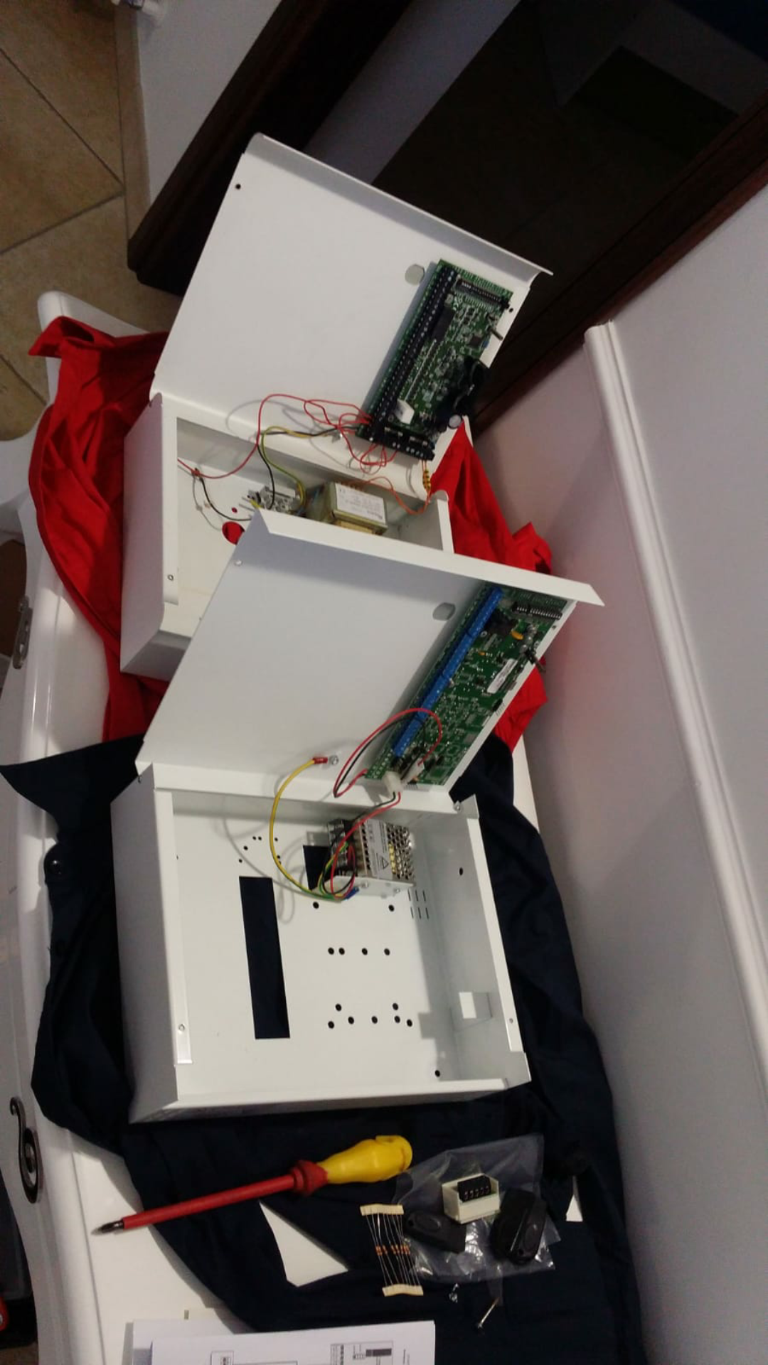 Centrale d'allarme otto zone